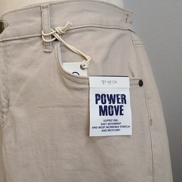 PLUS SIZE CODE BLUE CLASSIC CAPRI PANTS - Picture 3 of 13